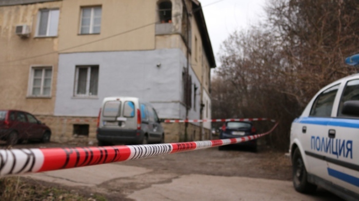 Прокуратурата разследва смъртта на мъж и жена, открити в апартамент в Разград